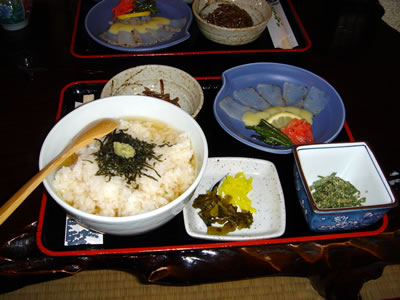 今日のお昼は、津和野ふる里の「うずめ飯」