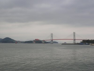 一番大きな右の橋には、日本の技術が使われてるそうです。。